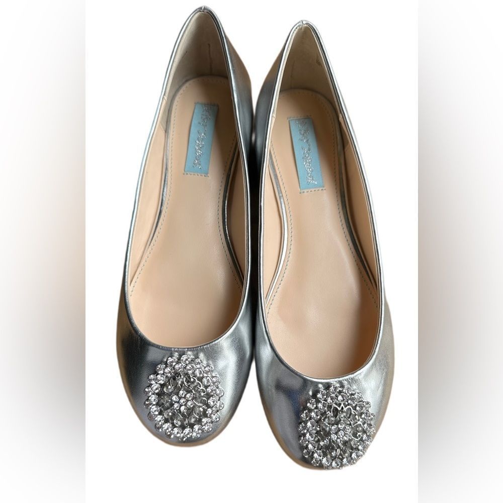 Betsey Johnson Women’s Silver Flats with Jeweled Accent, Size 7.5